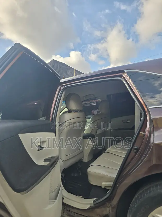 Toyota Venza LE Brown 2014 - 1
