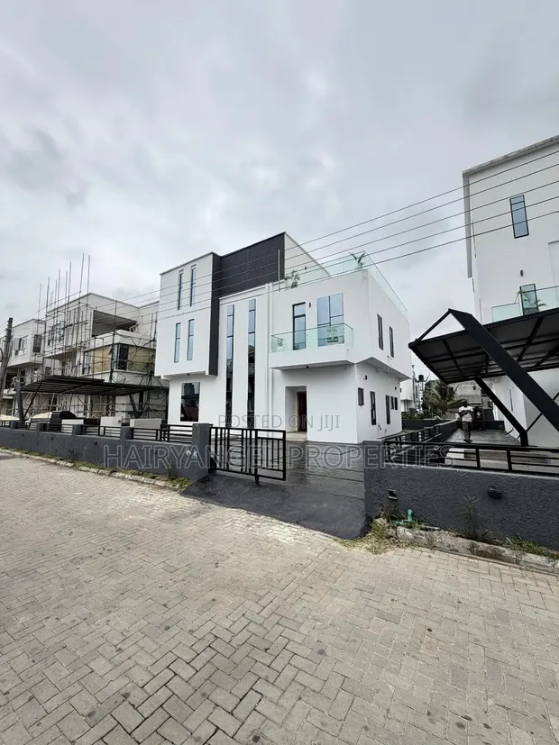 5 Bedroom Detached Duplex a Osapa, Lekki - 1
