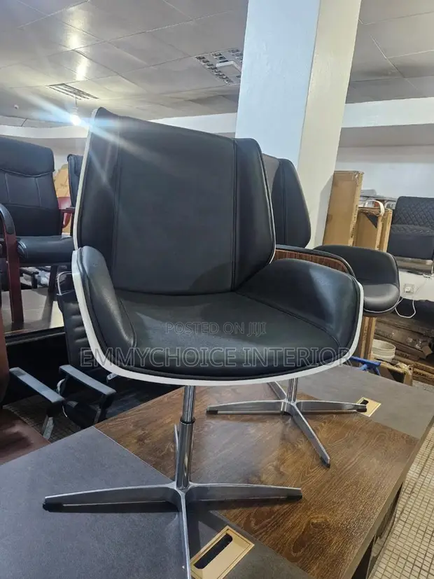 Boss Office Products Luxury Lounge Chair - 1