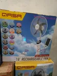 Qasa Fan Mai Sake Kunna da Hasken Rana tare da 2 Bulbs & Remote - 1