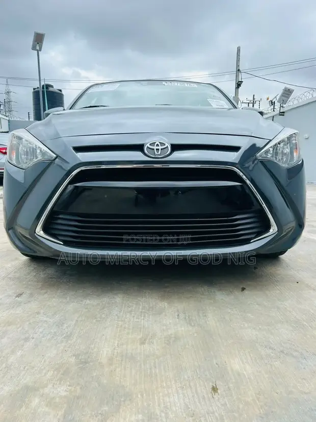 2017 Toyota Yaris iA 1.5 FWD Sedan - Grey - 1