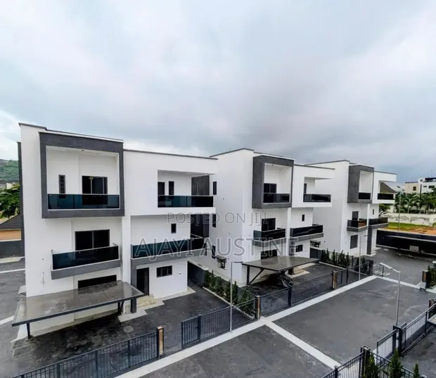 6-Bedroom Luxury Duplex with BQ & Pool in Katampe Extension, Abuja - 1