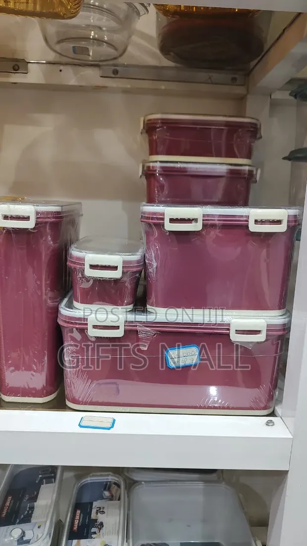 7-Piece Set of Plastic Food Storage Containers - 1