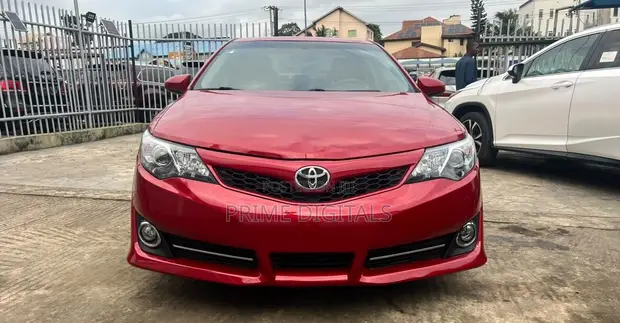 2014 Toyota Camry SE Sedan Red - 1