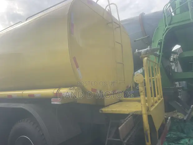 Tanker Man Fitar Da Mai Na Sinotruk HOWO Mai Kyau - 1