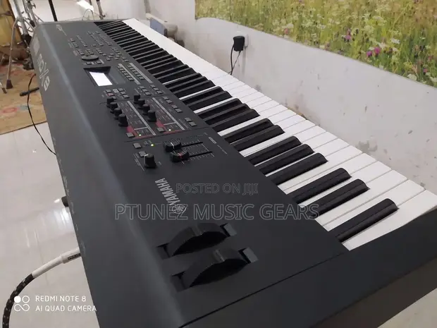 Yamaha MOX8 Synthesizer Workstation - 1