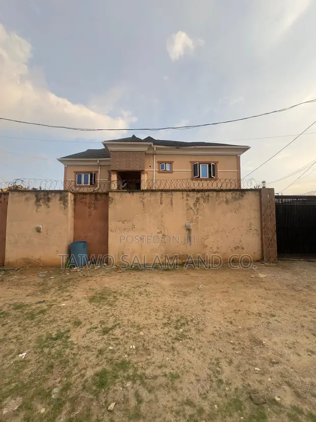 4-Bedroom Duplex & 2x 3-Bedroom Flats in Oluyole Estate, Ibadan - 1