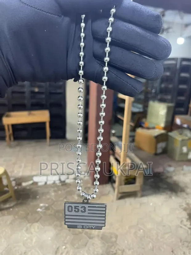 Sarkakiyar Wuyan Zinare Mai Kyau don Maza Masu Salo - 1