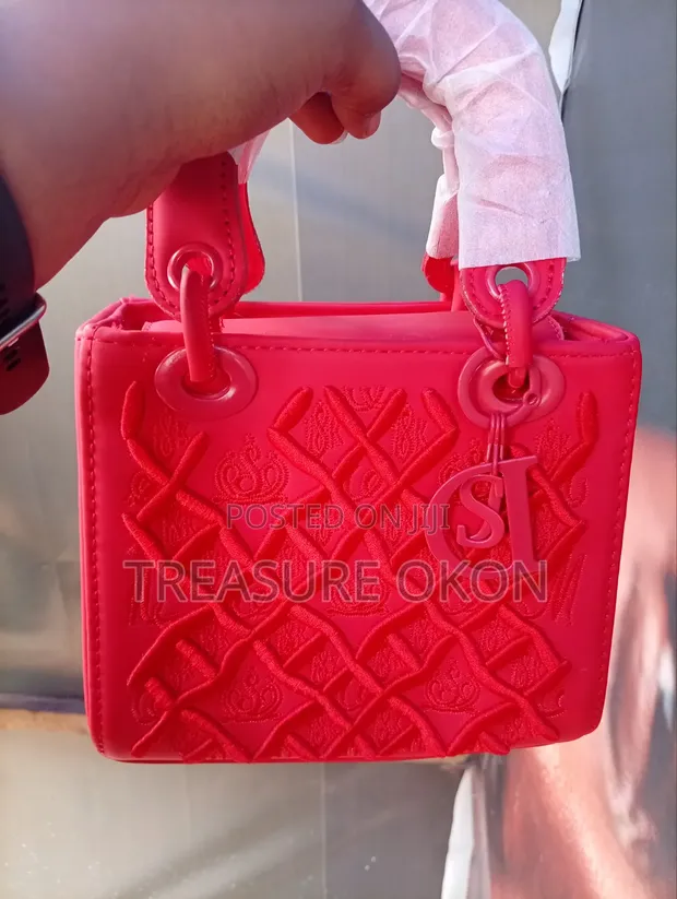 Beautiful and Classy Black Handbag by Goodpatner - 1