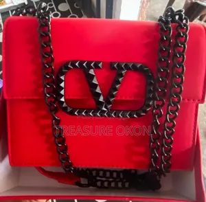 Beautiful and Classy Black Handbag by Goodpatner