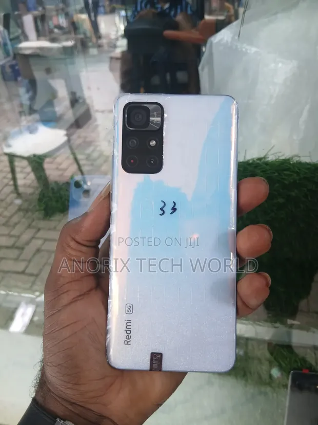 Realme 11 5G 256GB Red - 1