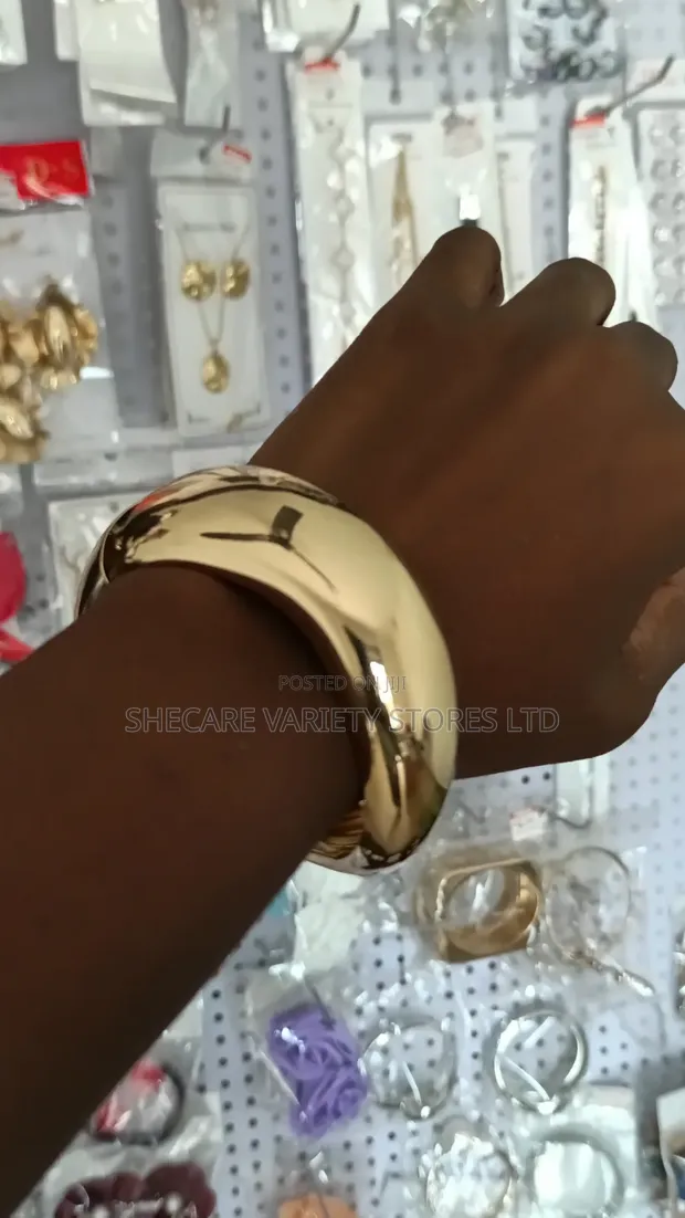Chunky Bangle - Gold - 1