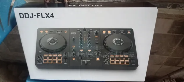 Pioneer DJ DDJ-FLX4 DJ Controller - 1