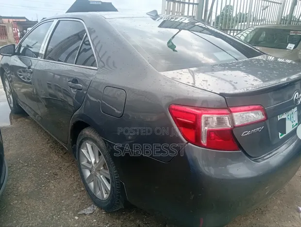 Toyota Camry 2012 Gray - 1
