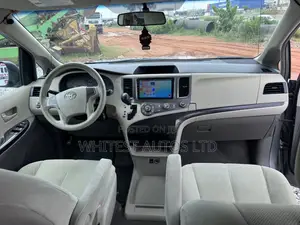 2011 Toyota Sienna LE 7-Passenger Mobility - Gray