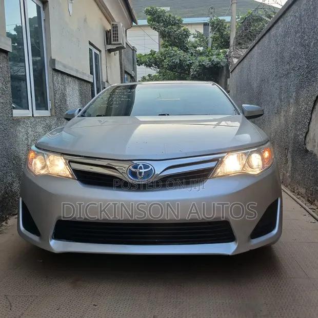 Toyota Camry 2013 Silver - 1