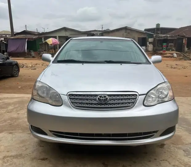 Toyota Corolla 2006 Silver - 1