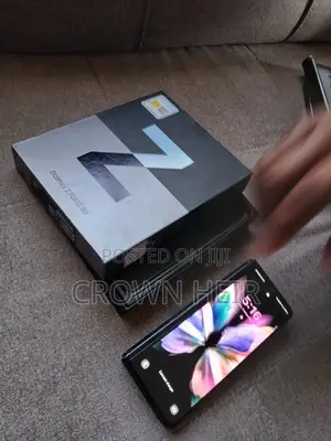 Samsung Z Fold 3 256GB Baki (Amfani)