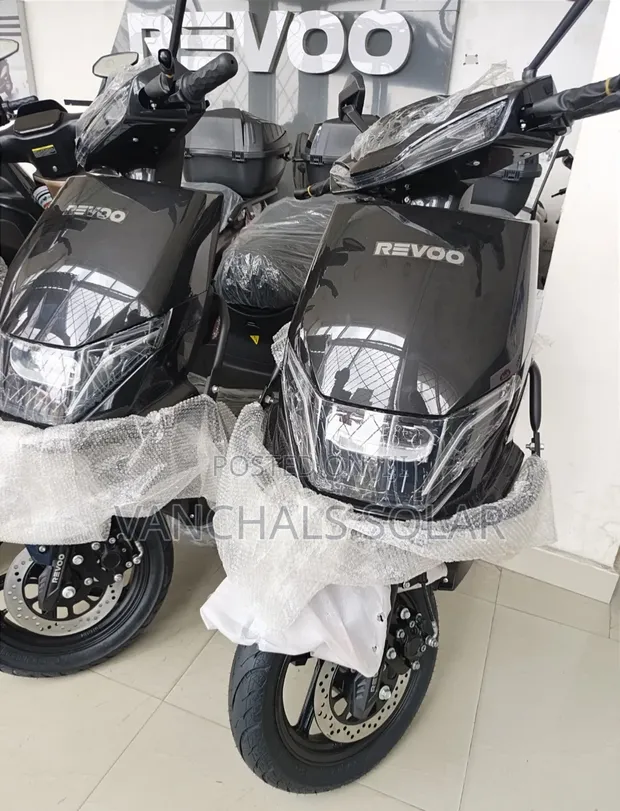 New Revoo C32 2026 Silver Electric Scooter - 1