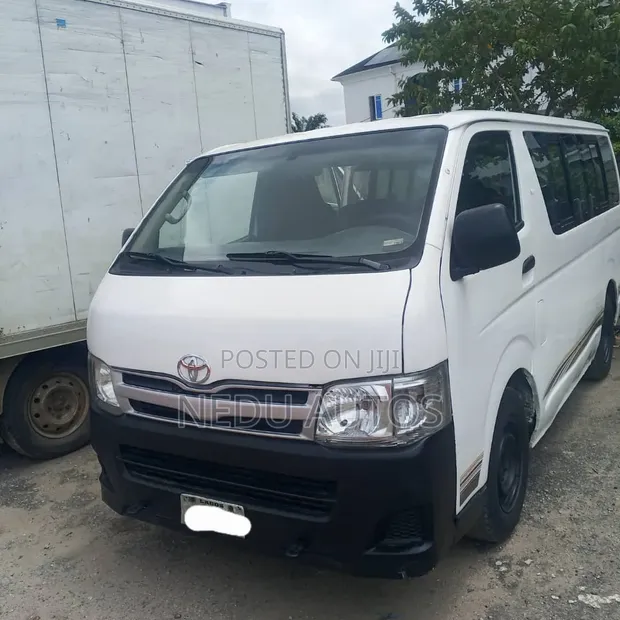 Toyota HiAce 2012 Fari - 1