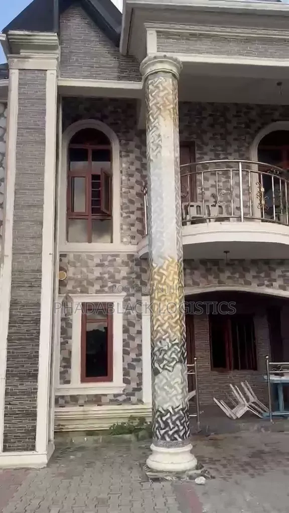 Furnished 4-Bedroom Mansion in Jars Resort, Eleko - 1