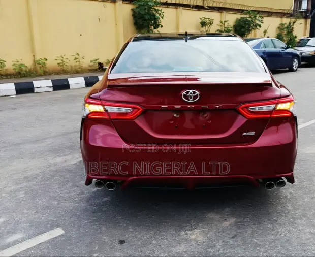 Toyota Camry XSE Burgundy 2019 - 1