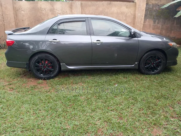 2009 Toyota Corolla LE Sedan - 1