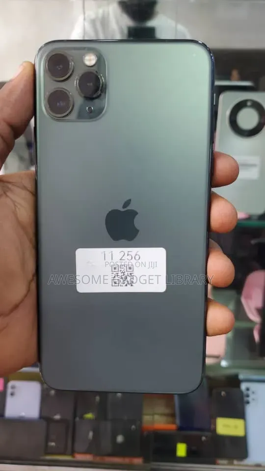 Apple iPhone 11 64GB Silver - 1