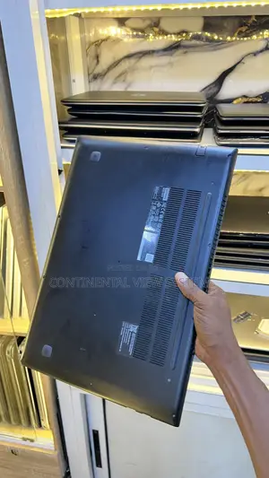 Lenovo Yoga 700 Laptop: 8GB RAM, Intel Core i5, 256GB SSD