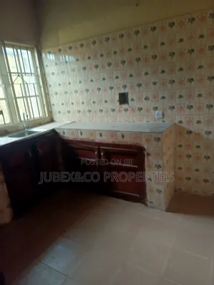 4 Bedroom Bungalow da Mini Flat & Shago a Ilogbo, Ota