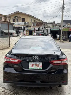 2018 Toyota Camry XLE FWD (2.5L) - Accident Free