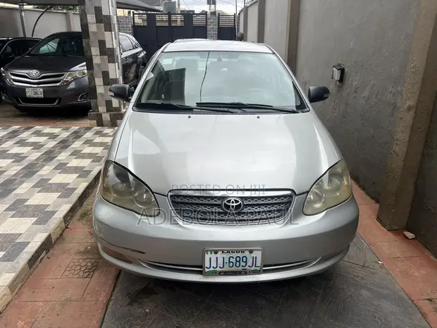 Toyota Corolla 2006 Silver - 1