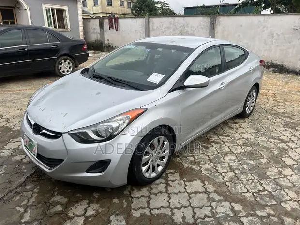 Hyundai Elantra 2012 Silver - 1