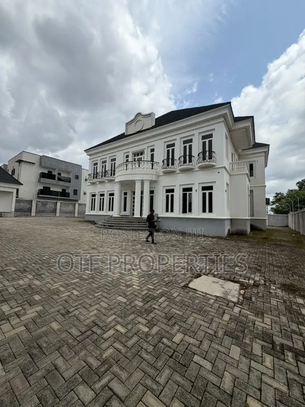 5-Bedroom Luxury Duplex for Sale in Guzape District - 1