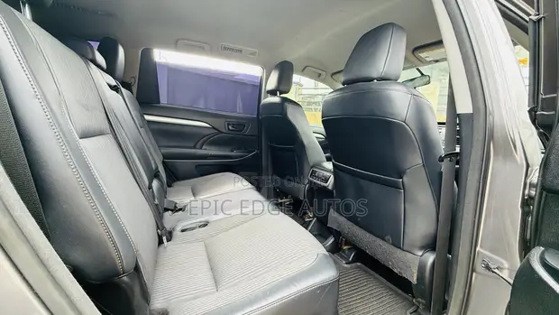 Toyota Highlander LE SUV AWD na 2015 - 1