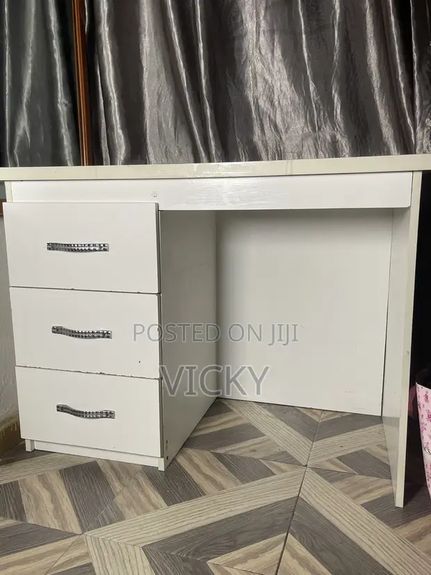 Fancy Dressing Table with Storage - 40-inch - 1