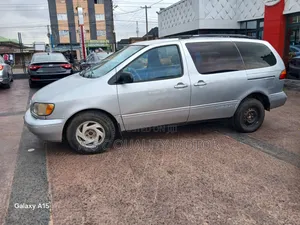 Toyota Sienna 2001 Silver