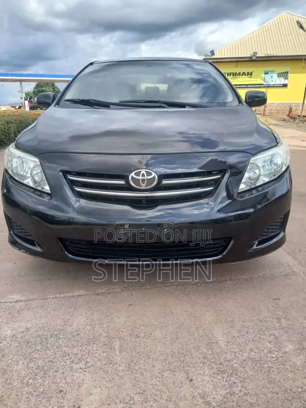 Toyota Corolla 2010 Black - 1