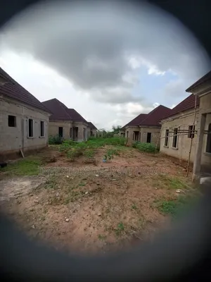 Rukunin Gidaje 6 na 3-Bedroom Bungalow akan 1 Acre, Oshimili North