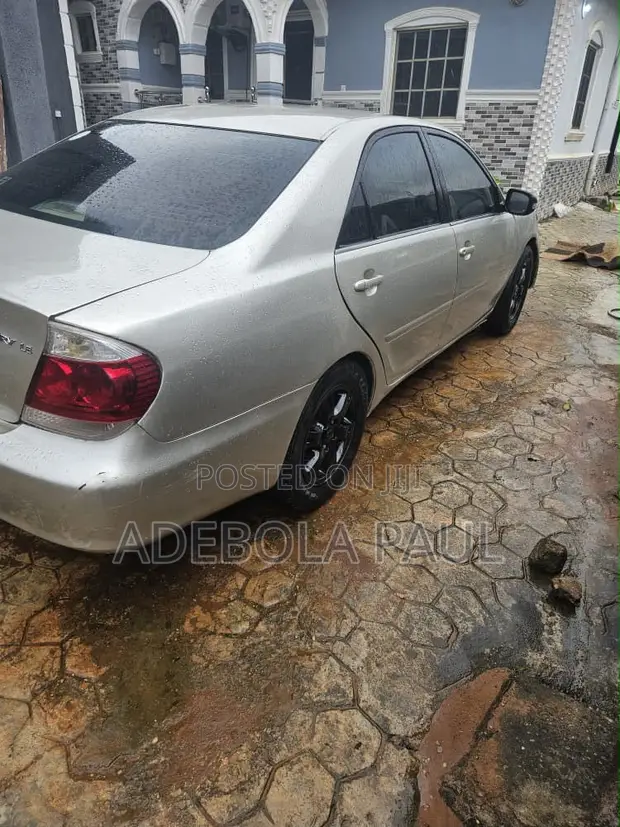 Toyota Camry 2004 Silver - 1