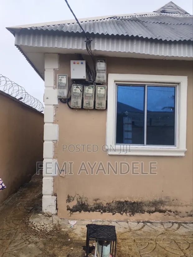 Gidan Kwana Mai Kayayyaki 1 Bedroom a Ofin Estate, Igbogbo don Sawa - 1