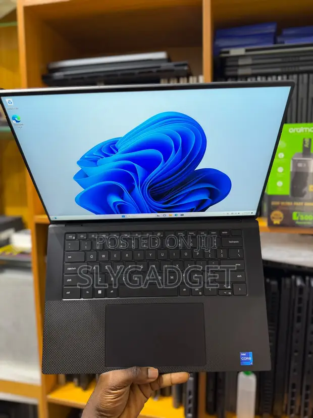 Dell Precision 5570 Laptop - 32GB RAM, 1TB SSD, i7, RTX A1000 - 1