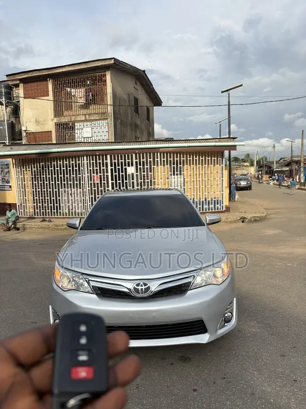 2013 Toyota Camry XLE Sedan - Silver - 1