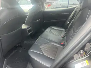 2018 Toyota Camry SE FWD (2.5L) Black