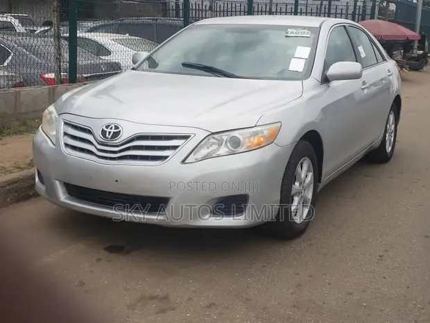 2012 Toyota Camry LE 2.5L Silver - 1