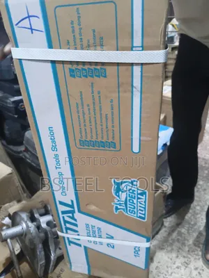 TOTAL Cordless Concrete Vibrator - Portable