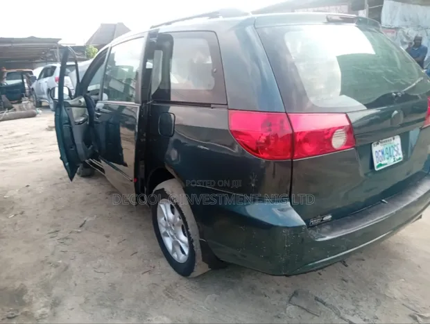 2006 Toyota Sienna LE FWD Minivan - Kore - 1