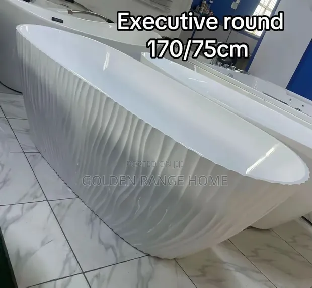 Executive Round Acrylic Bathtub - 1