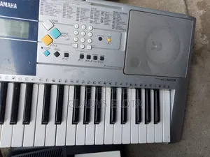 Yamaha PSR-E323 Keyboard Mai ɗauka