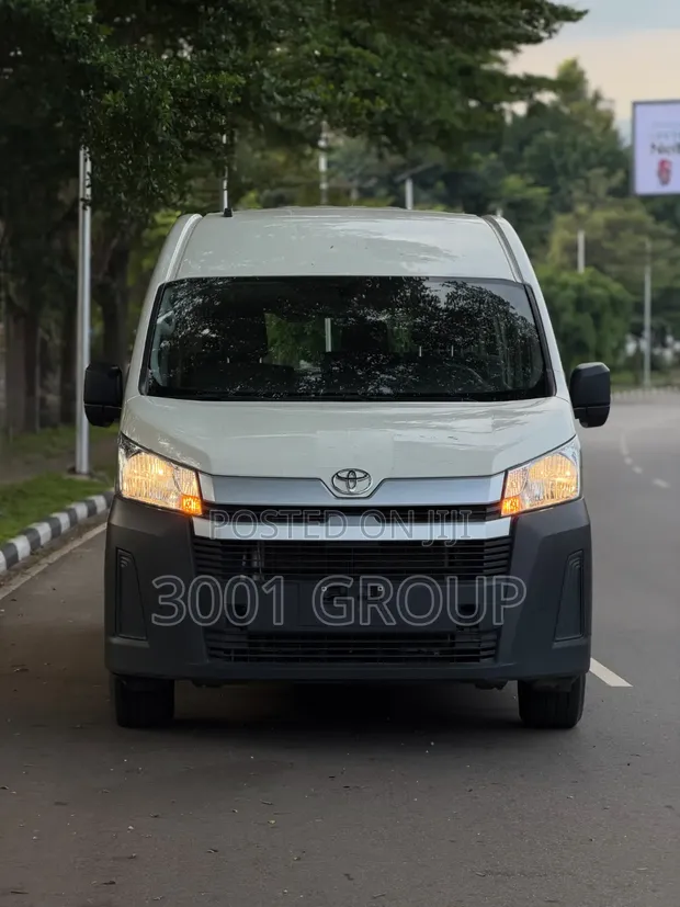 New Toyota HiAce Bus 2026 White - 1